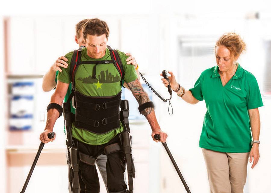 A Scripps therapist helps a patient learn to walk again.