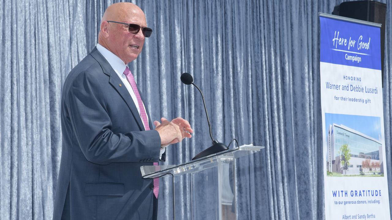 John Engle, senior vice president, chief development officer, Scripps Health, speaks at the Lusardi Tower opening.