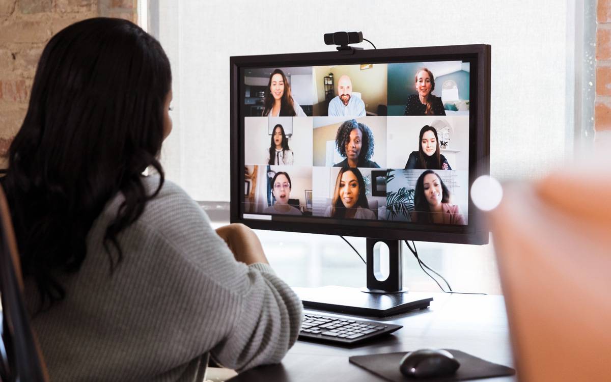 A patient watched a Scripps Health Briefing from home during a virtual video conference.